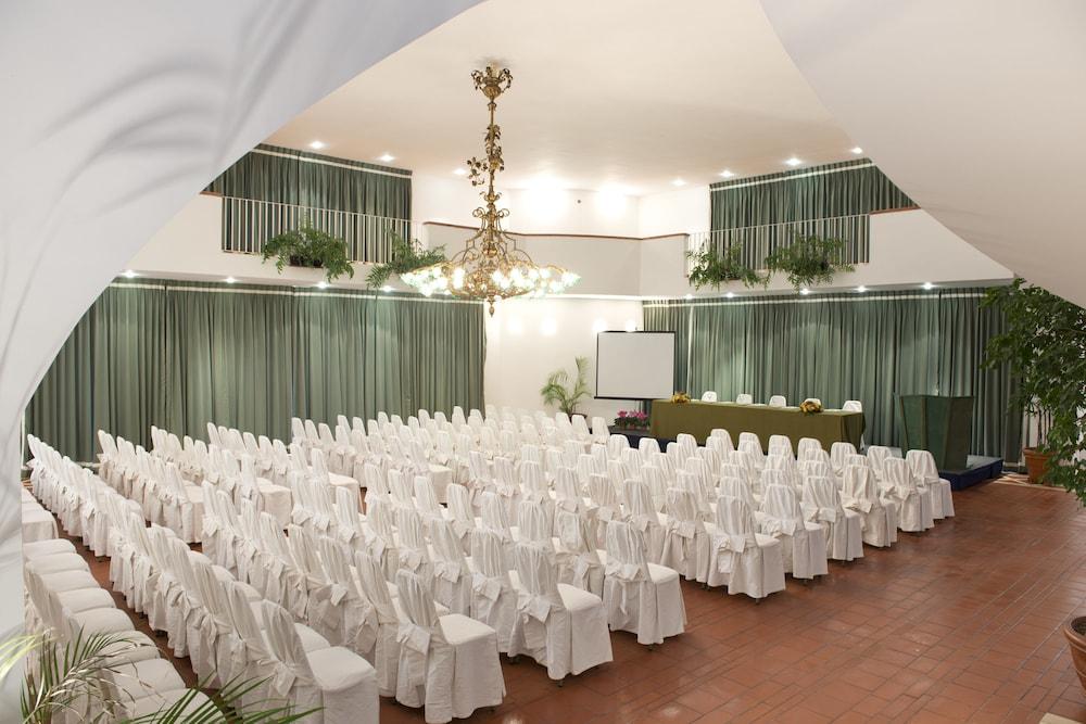 Ostuni A Mare Hotel Екстериор снимка
